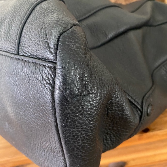 ***"Vince Camuto" Black Leather Shoulder Bag~Slouchy Design 🖤 - Picture 5 of 11